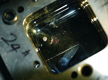 <a href='http://m.jiaguwen.cc/product/3.htm' class='text_a'>模具激光焊機(jī)</a>修復(fù)鏡面模具效果